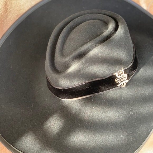 Henri Bendel Designer Wide Brim hat